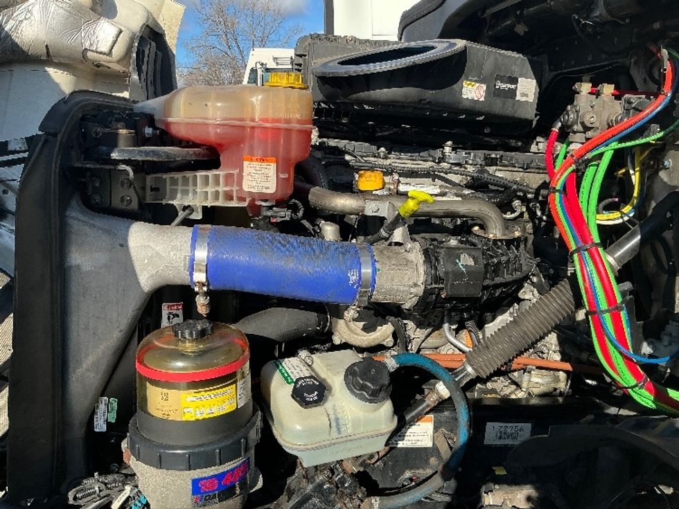 Day Cab Tractor-Heavy Duty Tractors-Freightliner-2020-T11664ST-Chicopee-MA-302,259\n\t\tmiles-$ 46,750 - Image 16