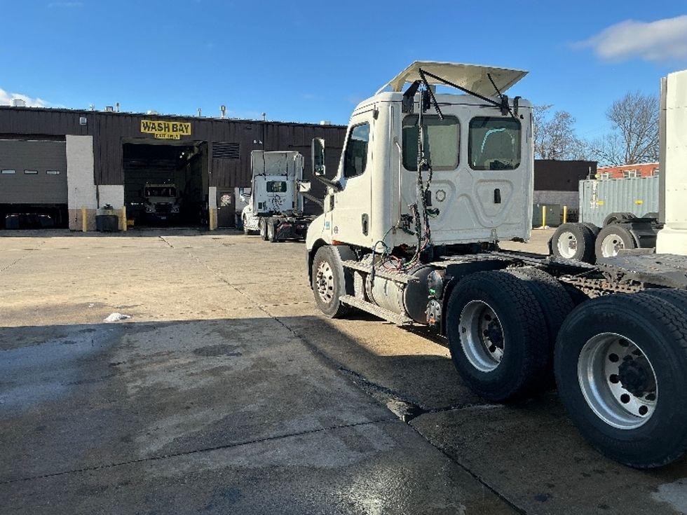 Day Cab Tractor-Heavy Duty Tractors-Freightliner-2020-T11664ST-Chicopee-MA-302,259\n\t\tmiles-$ 46,750 - Image 5