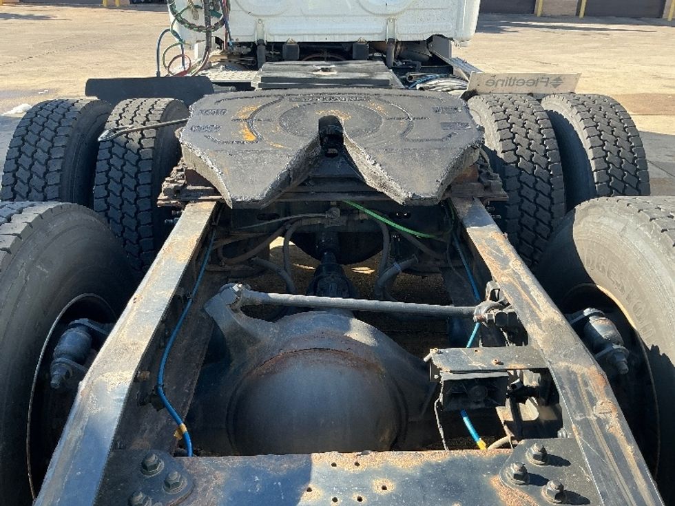 Day Cab Tractor-Heavy Duty Tractors-Freightliner-2020-T11664ST-Chicopee-MA-302,259\n\t\tmiles-$ 46,750 - Image 6