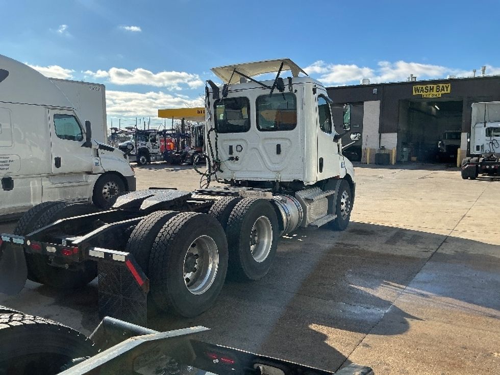 Day Cab Tractor-Heavy Duty Tractors-Freightliner-2020-T11664ST-Chicopee-MA-302,259\n\t\tmiles-$ 46,750 - Image 7