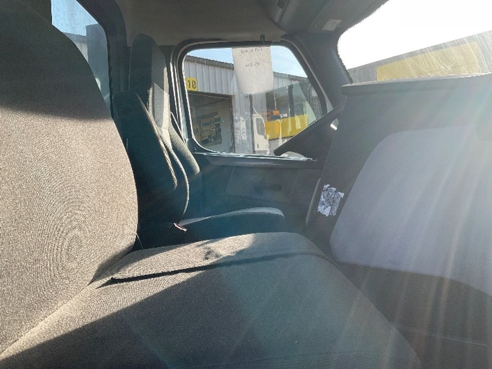 Day Cab Tractor-Heavy Duty Tractors-Freightliner-2020-T11664ST-Chicopee-MA-305,540\n\t\tmiles-$ 51,000 - Image 14