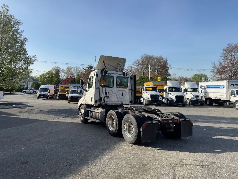 Day Cab Tractor-Heavy Duty Tractors-Freightliner-2020-T11664ST-Chicopee-MA-305,540\n\t\tmiles-$ 51,000 - Image 5