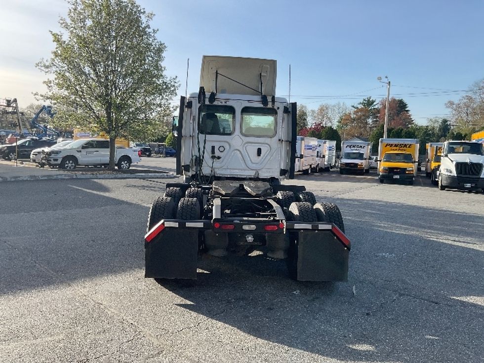 Day Cab Tractor-Heavy Duty Tractors-Freightliner-2020-T11664ST-Chicopee-MA-305,540\n\t\tmiles-$ 51,000 - Image 6