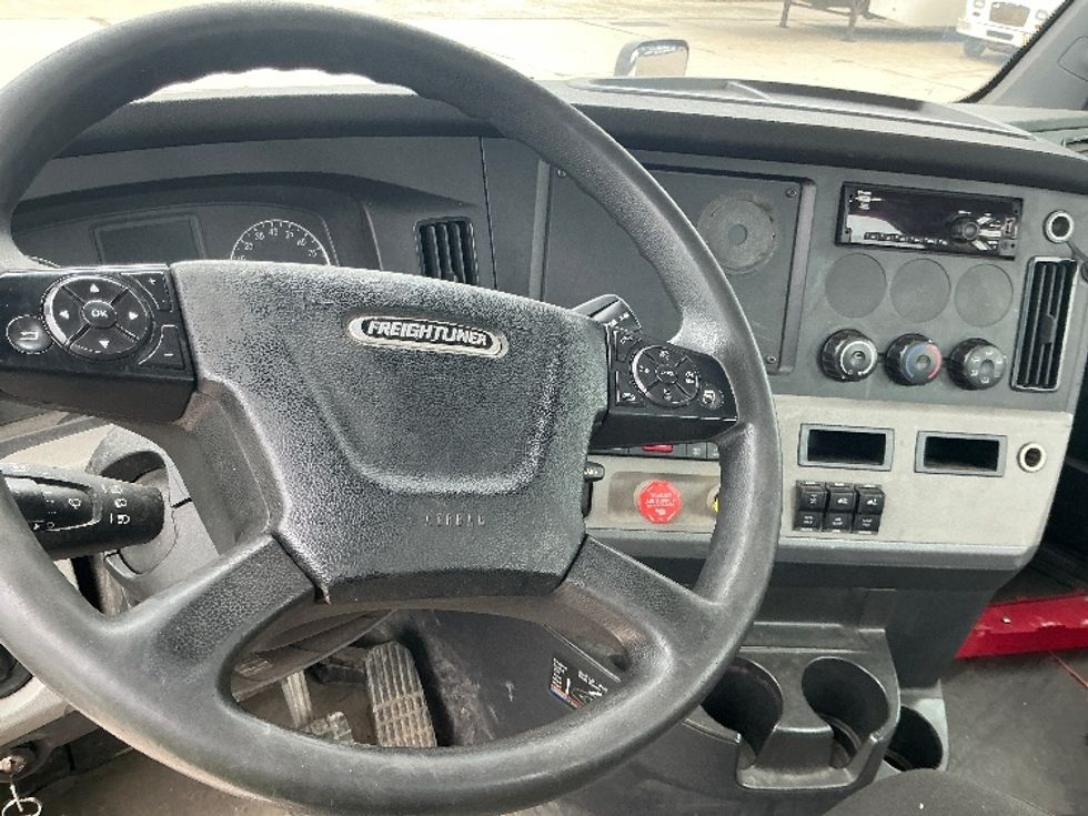 Day Cab Tractor-Heavy Duty Tractors-Freightliner-2020-T11664ST-Chicopee-MA-319,272\n\t\tmiles-$ 46,000 - Image 10