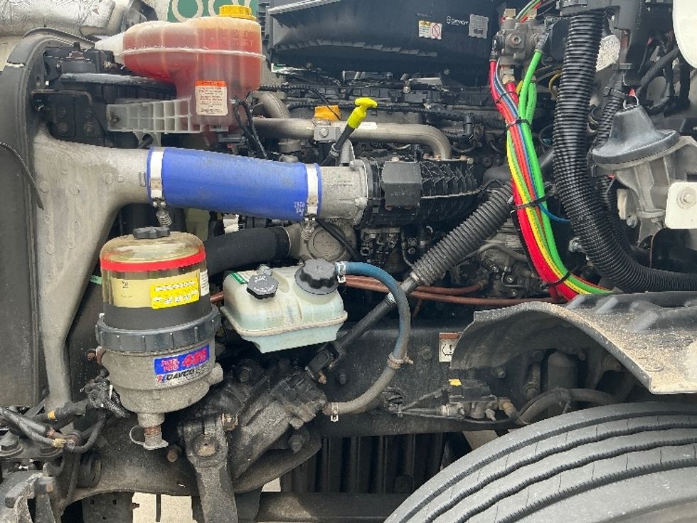 Day Cab Tractor-Heavy Duty Tractors-Freightliner-2020-T11664ST-Chicopee-MA-319,272\n\t\tmiles-$ 46,000 - Image 16