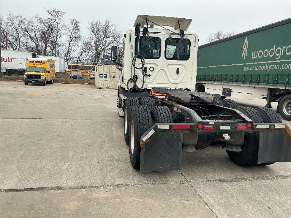 Day Cab Tractor-Heavy Duty Tractors-Freightliner-2020-T11664ST-Chicopee-MA-319,272\n\t\tmiles-$ 46,000 - Image 17