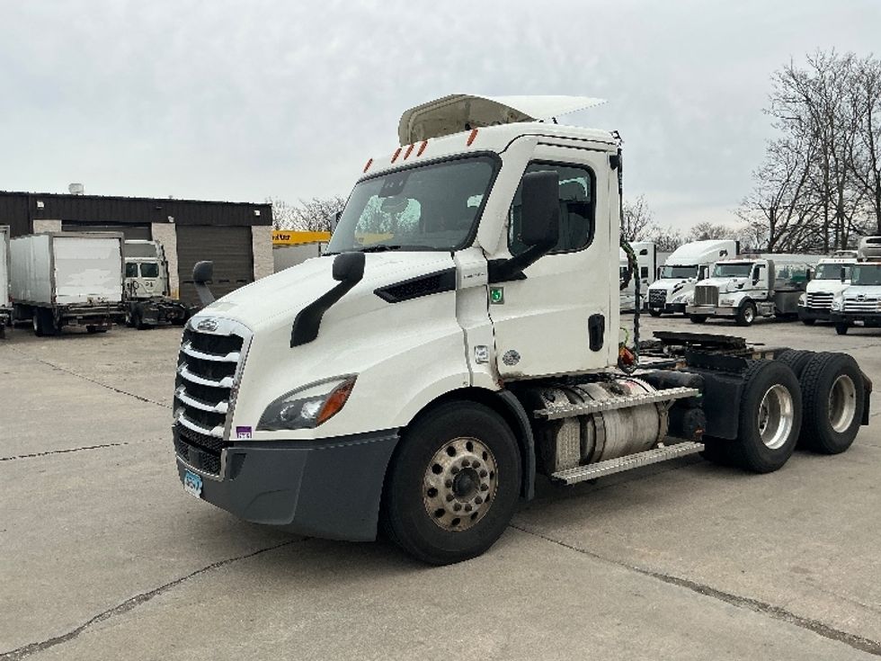 Day Cab Tractor-Heavy Duty Tractors-Freightliner-2020-T11664ST-Chicopee-MA-319,272\n\t\tmiles-$ 46,000 - Image 3