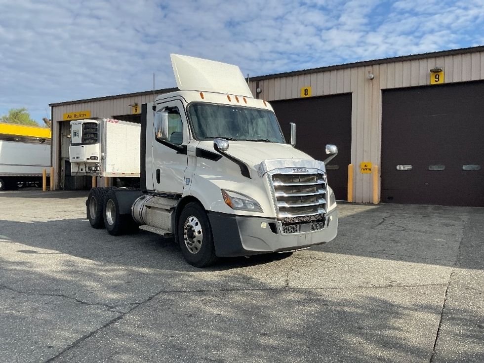 Day Cab Tractor-Heavy Duty Tractors-Freightliner-2020-T11664ST-Chicopee-MA-339,008\n\t\tmiles-$ 49,250 - Image 1