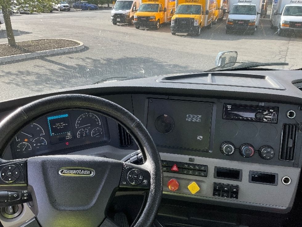 Day Cab Tractor-Heavy Duty Tractors-Freightliner-2020-T11664ST-Chicopee-MA-339,008\n\t\tmiles-$ 49,250 - Image 11