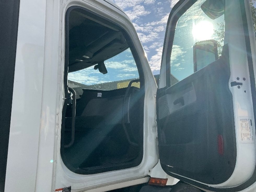 Day Cab Tractor-Heavy Duty Tractors-Freightliner-2020-T11664ST-Chicopee-MA-339,008\n\t\tmiles-$ 49,250 - Image 12