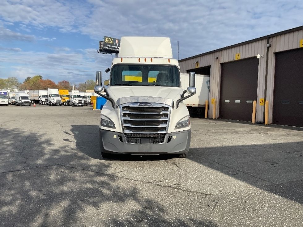 Day Cab Tractor-Heavy Duty Tractors-Freightliner-2020-T11664ST-Chicopee-MA-339,008\n\t\tmiles-$ 49,250 - Image 2