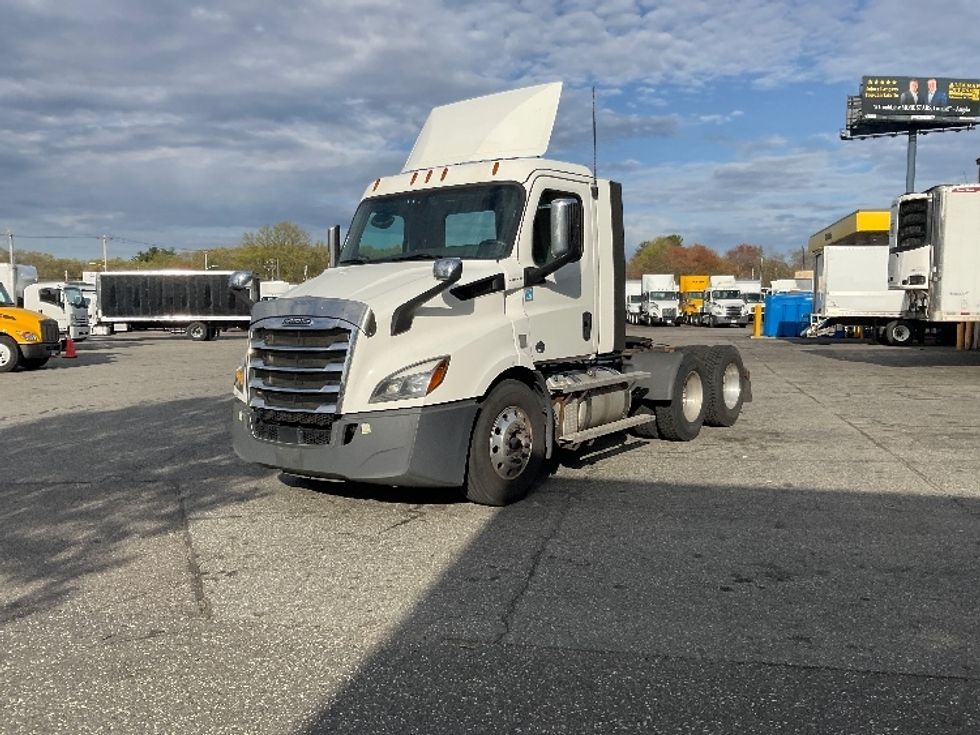 Day Cab Tractor-Heavy Duty Tractors-Freightliner-2020-T11664ST-Chicopee-MA-339,008\n\t\tmiles-$ 49,250 - Image 3