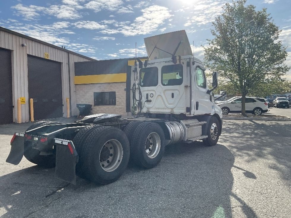 Day Cab Tractor-Heavy Duty Tractors-Freightliner-2020-T11664ST-Chicopee-MA-339,008\n\t\tmiles-$ 49,250 - Image 7