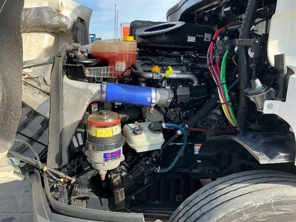 Day Cab Tractor-Heavy Duty Tractors-Freightliner-2020-T11664ST-Chicopee-MA-353,092\n\t\tmiles-$ 44,250 - Image 16