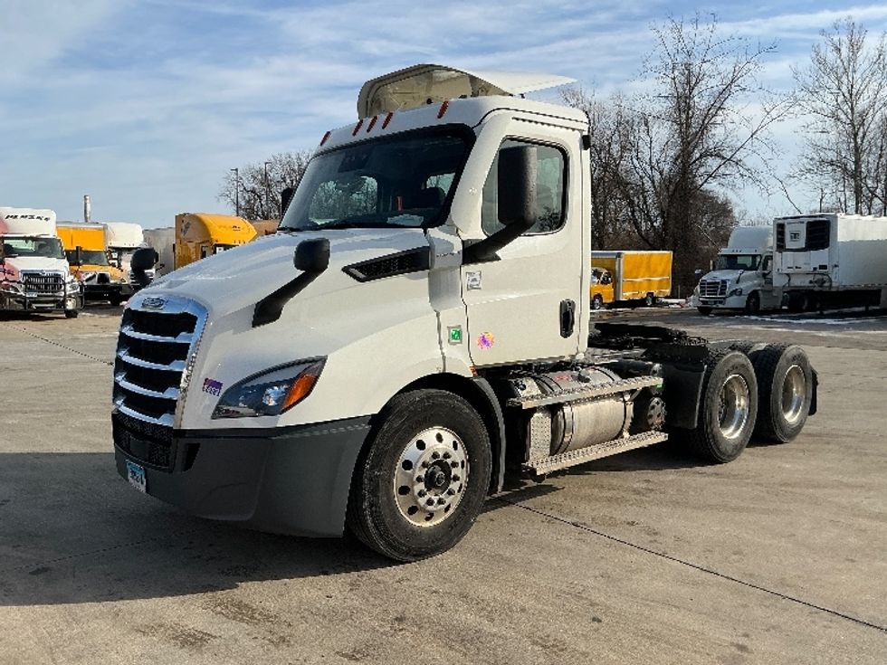 Day Cab Tractor-Heavy Duty Tractors-Freightliner-2020-T11664ST-Chicopee-MA-353,092\n\t\tmiles-$ 44,250 - Image 3