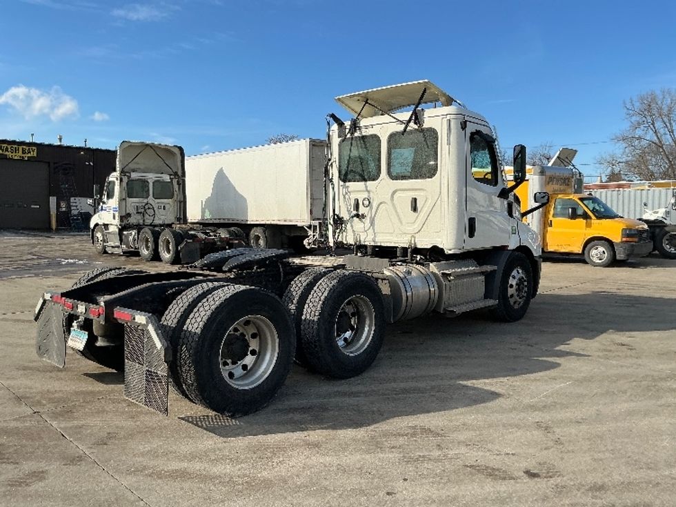 Day Cab Tractor-Heavy Duty Tractors-Freightliner-2020-T11664ST-Chicopee-MA-353,092\n\t\tmiles-$ 44,250 - Image 7