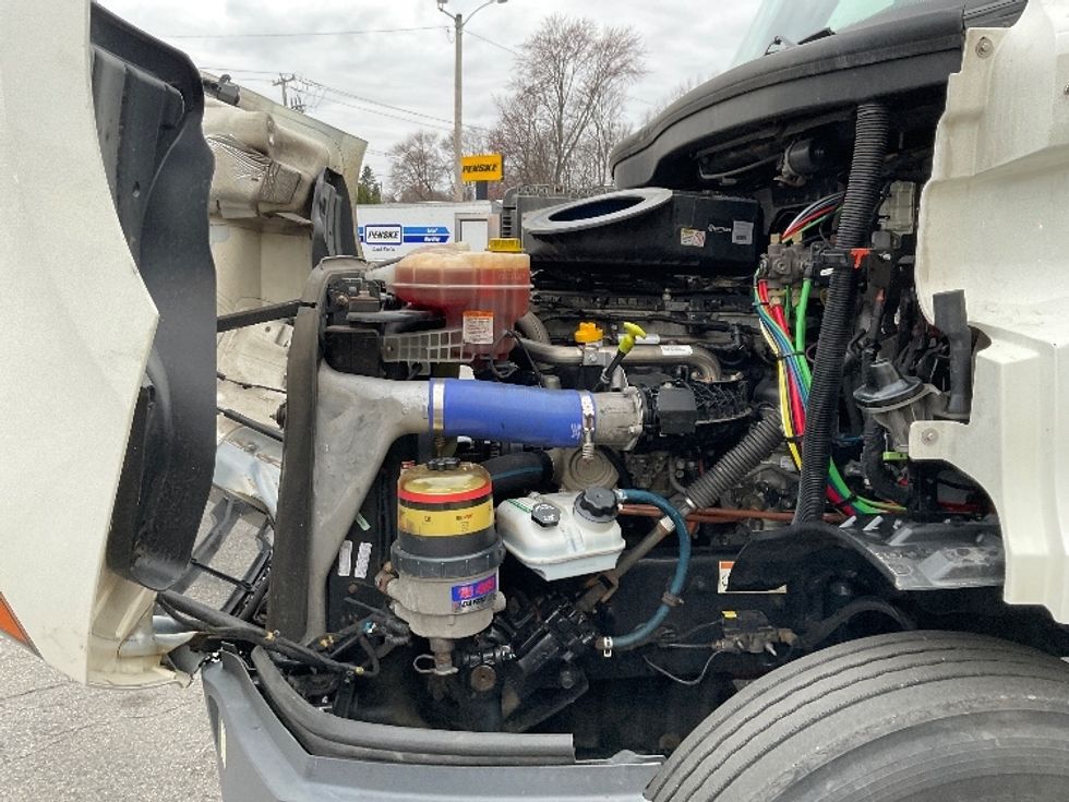 Day Cab Tractor-Heavy Duty Tractors-Freightliner-2020-T11664ST-Chicopee-MA-369,469\n\t\tmiles-$ 48,000 - Image 16