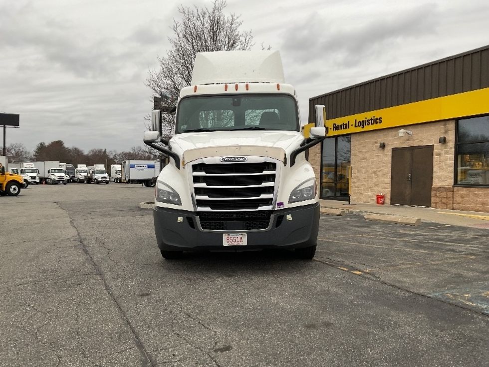 Day Cab Tractor-Heavy Duty Tractors-Freightliner-2020-T11664ST-Chicopee-MA-369,469\n\t\tmiles-$ 48,000 - Image 2