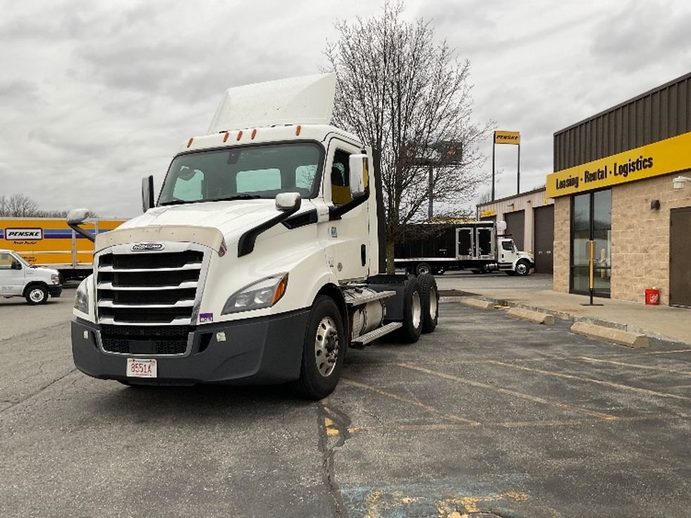 Day Cab Tractor-Heavy Duty Tractors-Freightliner-2020-T11664ST-Chicopee-MA-369,469\n\t\tmiles-$ 48,000 - Image 3
