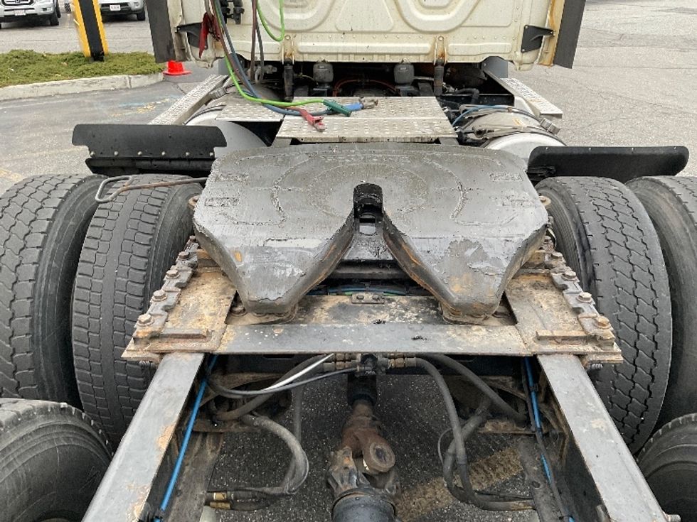 Day Cab Tractor-Heavy Duty Tractors-Freightliner-2020-T11664ST-Chicopee-MA-369,469\n\t\tmiles-$ 48,000 - Image 6