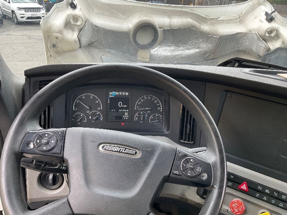 Day Cab Tractor-Heavy Duty Tractors-Freightliner-2020-T11664ST-Chicopee-MA-409,345\n\t\tmiles-$ 46,000 - Image 11