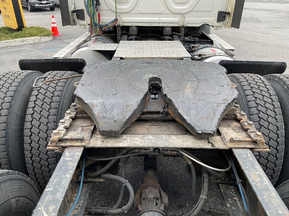 Day Cab Tractor-Heavy Duty Tractors-Freightliner-2020-T11664ST-Chicopee-MA-409,345\n\t\tmiles-$ 46,000 - Image 6