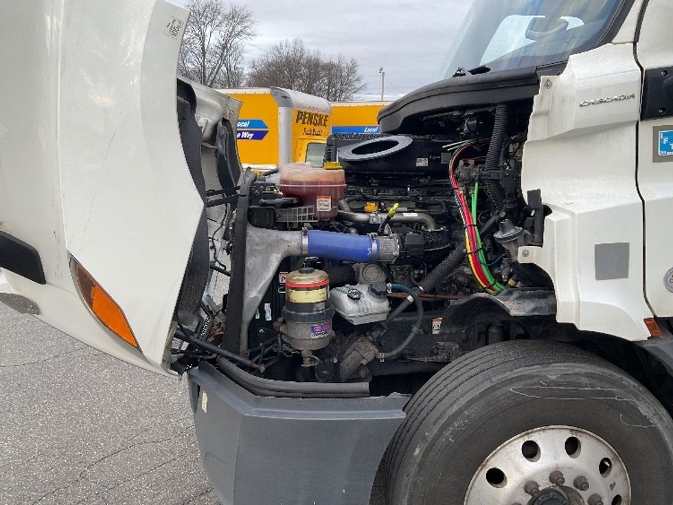 Day Cab Tractor-Heavy Duty Tractors-Freightliner-2020-T11664ST-Chicopee-MA-409,774\n\t\tmiles-$ 49,000 - Image 16