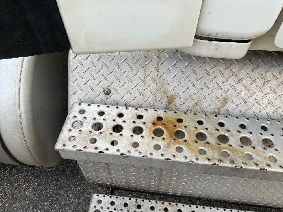 Day Cab Tractor-Heavy Duty Tractors-Freightliner-2020-T11664ST-Chicopee-MA-409,774\n\t\tmiles-$ 49,000 - Image 17