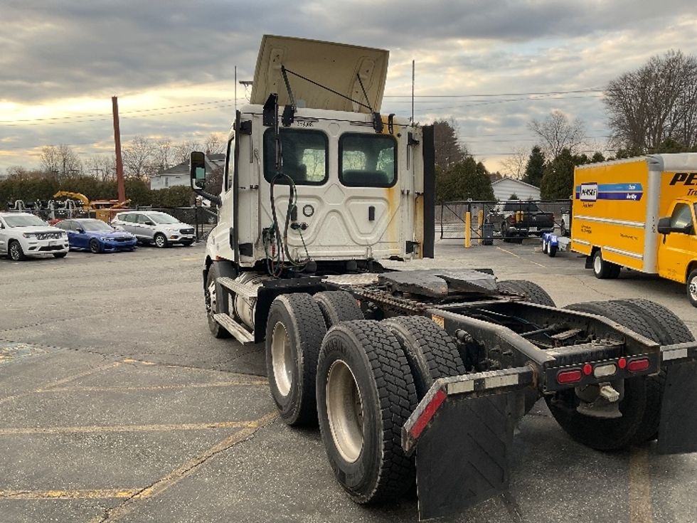 Day Cab Tractor-Heavy Duty Tractors-Freightliner-2020-T11664ST-Chicopee-MA-409,774\n\t\tmiles-$ 49,000 - Image 5