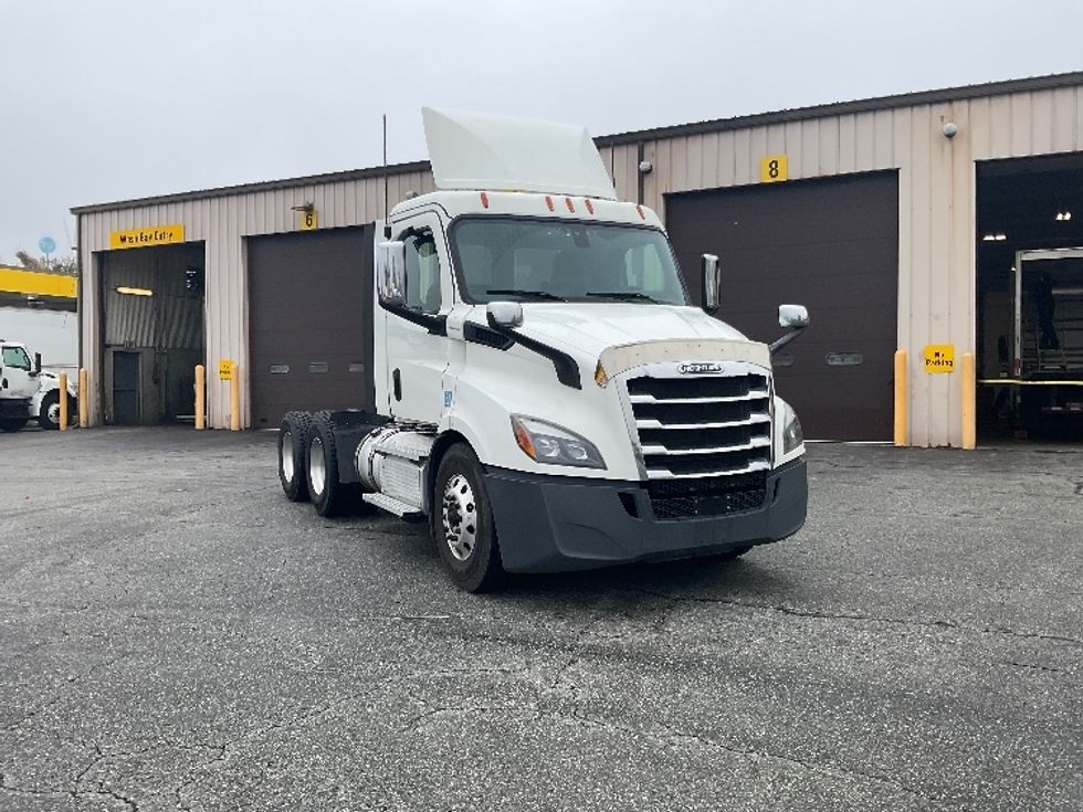 Day Cab Tractor-Heavy Duty Tractors-Freightliner-2020-T11664ST-Chicopee-MA-410,638\n\t\tmiles-$ 46,000 - Image 1