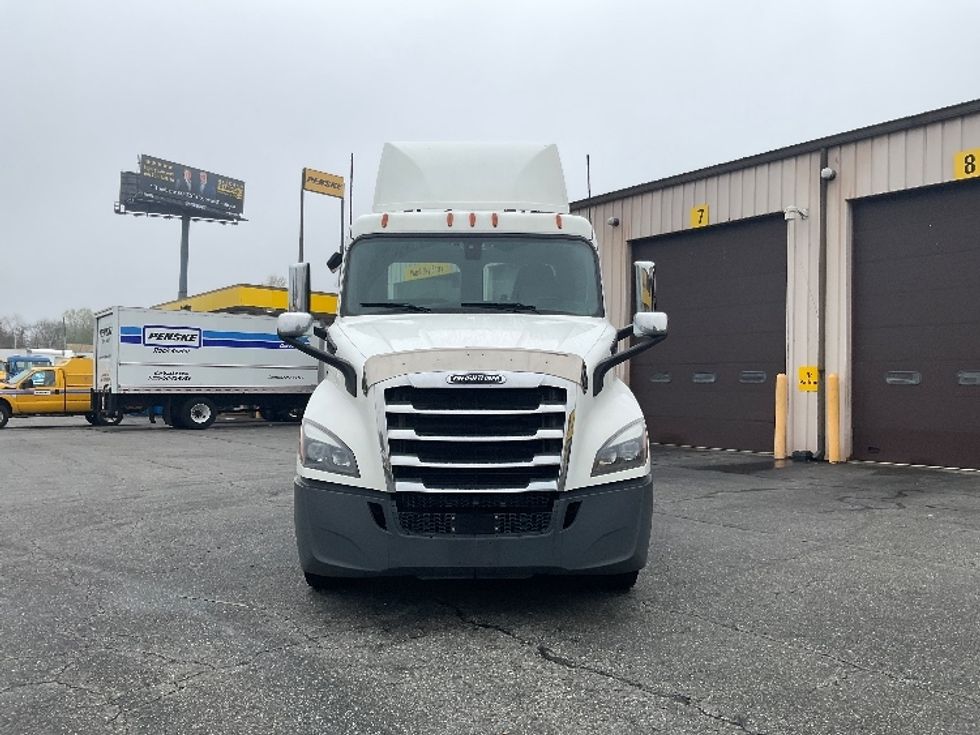 Day Cab Tractor-Heavy Duty Tractors-Freightliner-2020-T11664ST-Chicopee-MA-410,638\n\t\tmiles-$ 46,000 - Image 2