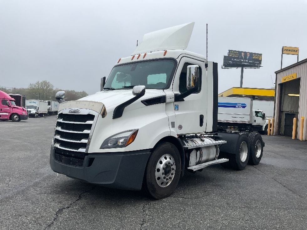 Day Cab Tractor-Heavy Duty Tractors-Freightliner-2020-T11664ST-Chicopee-MA-410,638\n\t\tmiles-$ 46,000 - Image 3