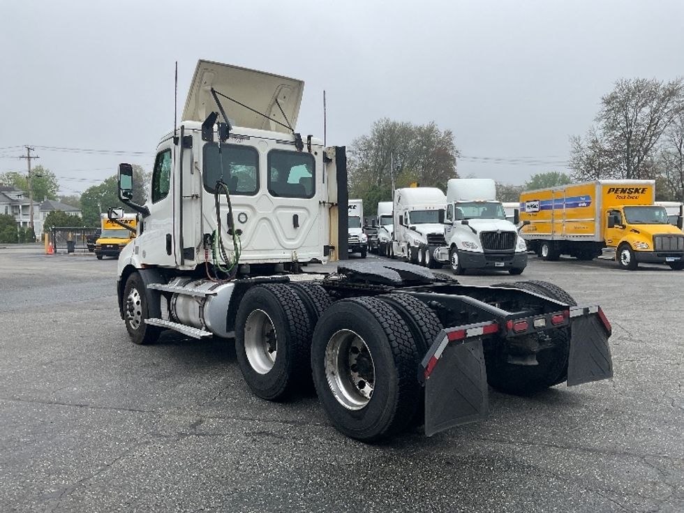 Day Cab Tractor-Heavy Duty Tractors-Freightliner-2020-T11664ST-Chicopee-MA-410,638\n\t\tmiles-$ 46,000 - Image 5