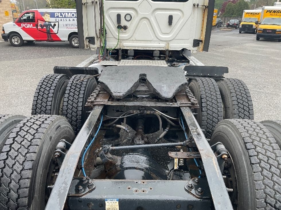 Day Cab Tractor-Heavy Duty Tractors-Freightliner-2020-T11664ST-Chicopee-MA-410,638\n\t\tmiles-$ 46,000 - Image 6