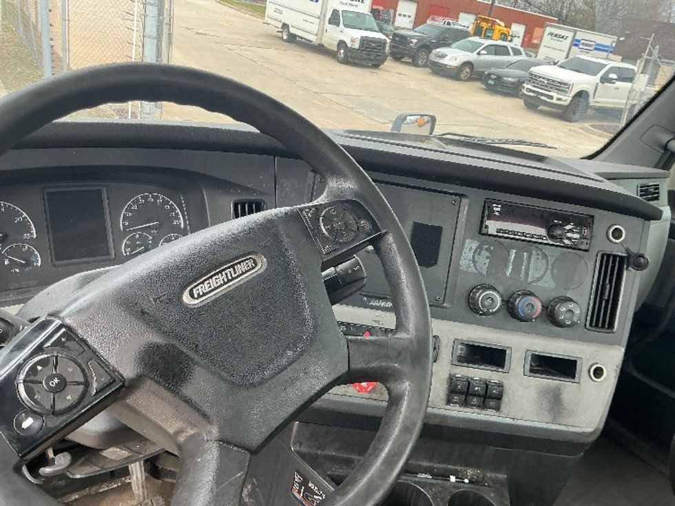 Day Cab Tractor-Heavy Duty Tractors-Freightliner-2020-T11664ST-Chicopee-MA-447,010\n\t\tmiles-$ 37,250 - Image 10