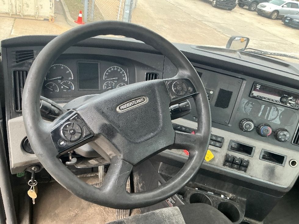 Day Cab Tractor-Heavy Duty Tractors-Freightliner-2020-T11664ST-Chicopee-MA-447,010\n\t\tmiles-$ 37,250 - Image 11