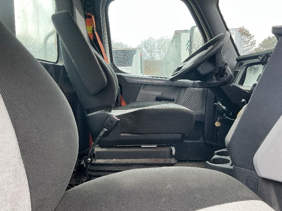 Day Cab Tractor-Heavy Duty Tractors-Freightliner-2020-T11664ST-Chicopee-MA-447,010\n\t\tmiles-$ 37,250 - Image 14