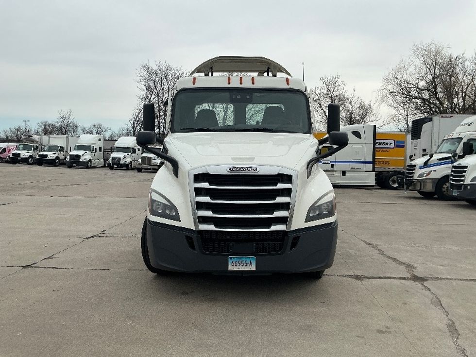 Day Cab Tractor-Heavy Duty Tractors-Freightliner-2020-T11664ST-Chicopee-MA-447,010\n\t\tmiles-$ 37,250 - Image 2