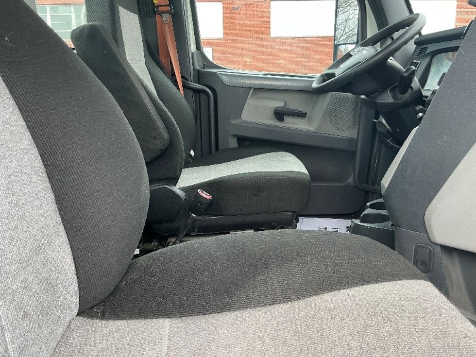 Day Cab Tractor-Heavy Duty Tractors-Freightliner-2020-T11664ST-Chicopee-MA-457,018\n\t\tmiles-$ 39,250 - Image 14