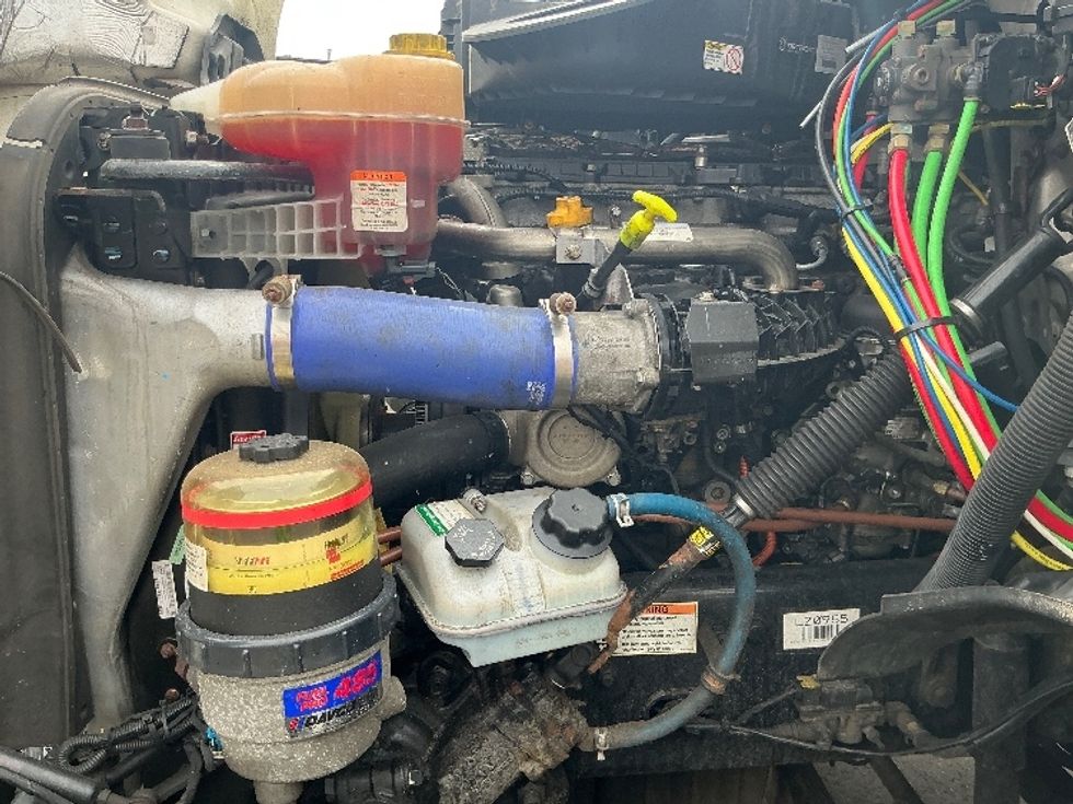 Day Cab Tractor-Heavy Duty Tractors-Freightliner-2020-T11664ST-Chicopee-MA-457,018\n\t\tmiles-$ 39,250 - Image 16