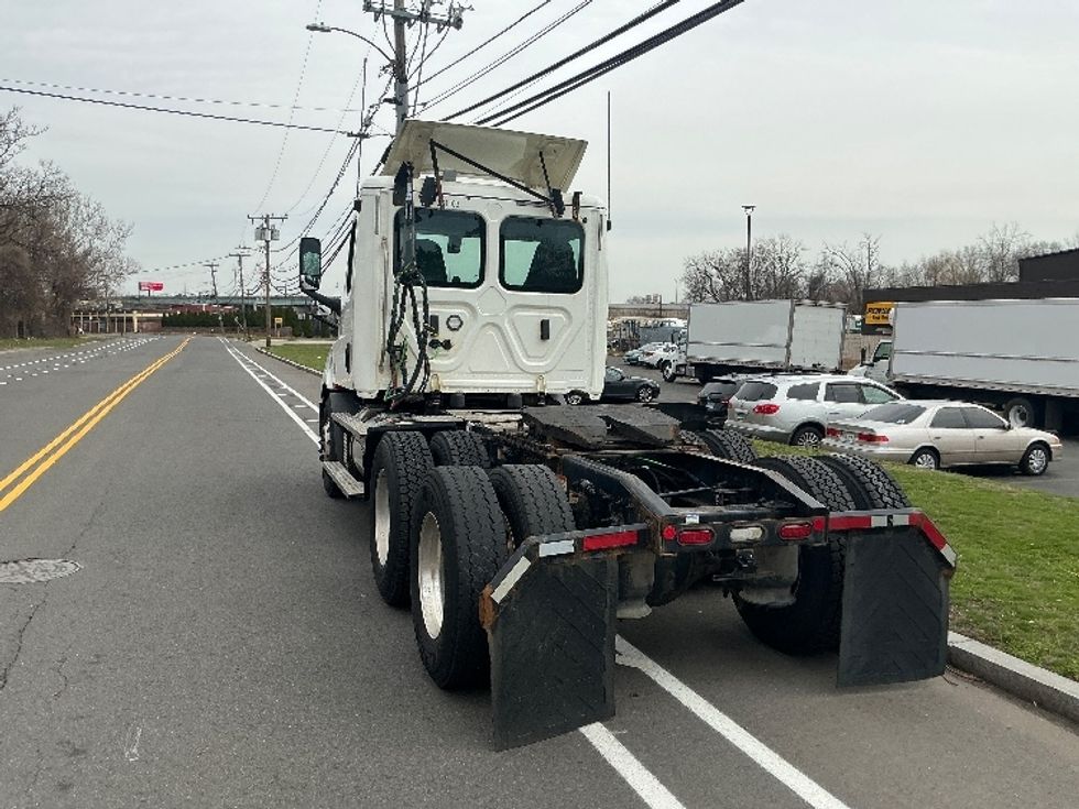 Day Cab Tractor-Heavy Duty Tractors-Freightliner-2020-T11664ST-Chicopee-MA-457,018\n\t\tmiles-$ 39,250 - Image 17