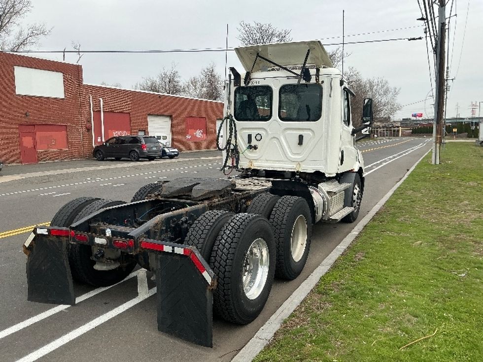 Day Cab Tractor-Heavy Duty Tractors-Freightliner-2020-T11664ST-Chicopee-MA-457,018\n\t\tmiles-$ 39,250 - Image 18