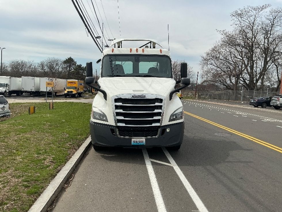 Day Cab Tractor-Heavy Duty Tractors-Freightliner-2020-T11664ST-Chicopee-MA-457,018\n\t\tmiles-$ 39,250 - Image 2