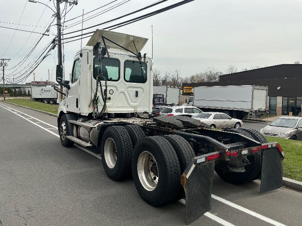 Day Cab Tractor-Heavy Duty Tractors-Freightliner-2020-T11664ST-Chicopee-MA-457,018\n\t\tmiles-$ 39,250 - Image 5
