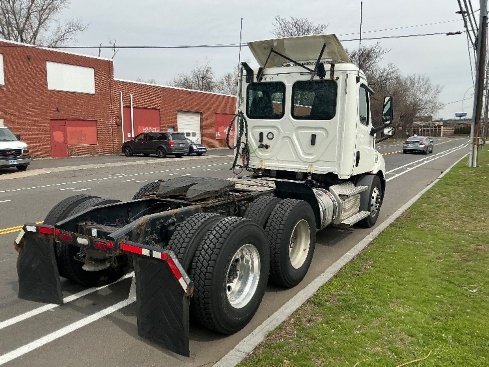 Day Cab Tractor-Heavy Duty Tractors-Freightliner-2020-T11664ST-Chicopee-MA-457,018\n\t\tmiles-$ 39,250 - Image 7