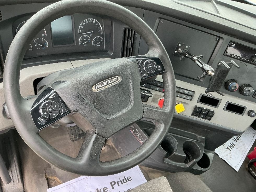 Day Cab Tractor-Heavy Duty Tractors-Freightliner-2020-T11664ST-Chicopee-MA-472,786\n\t\tmiles-$ 38,750 - Image 11