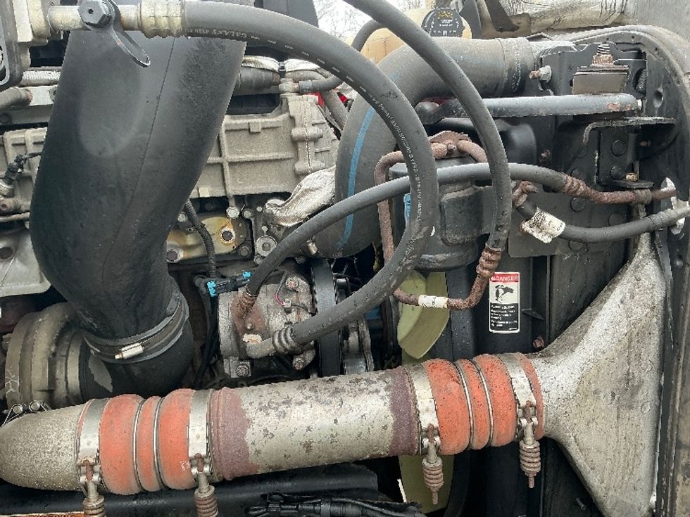 Day Cab Tractor-Heavy Duty Tractors-Freightliner-2020-T11664ST-Chicopee-MA-472,786\n\t\tmiles-$ 38,750 - Image 15