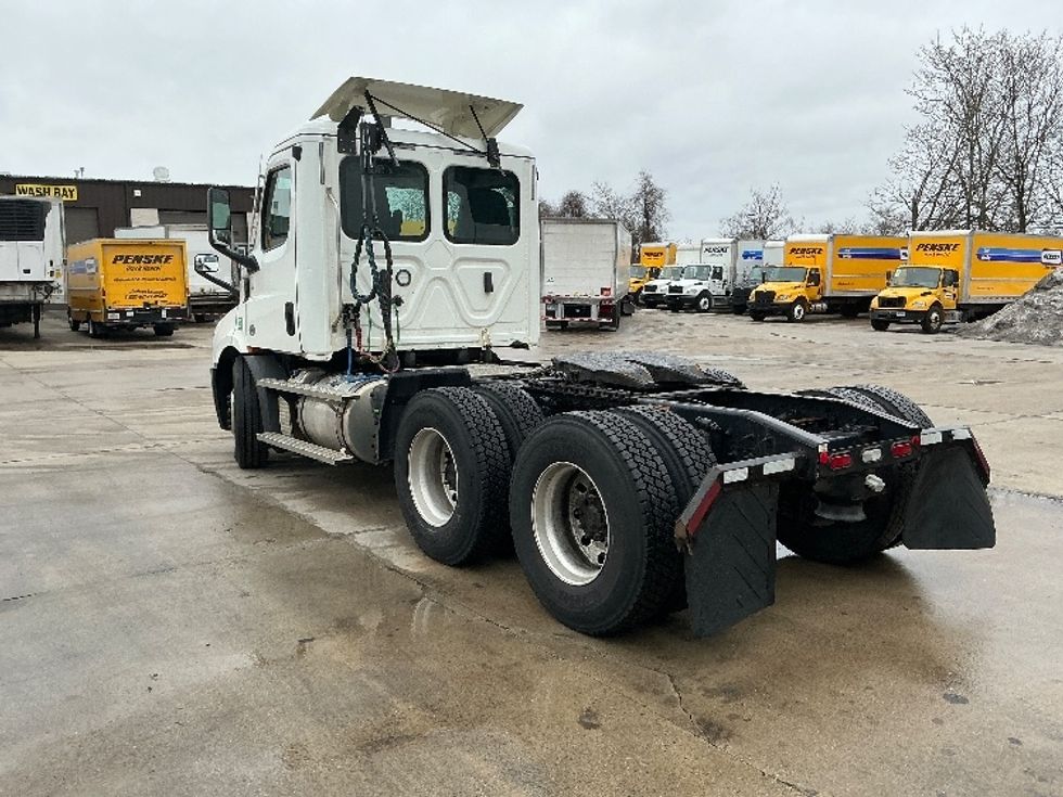 Day Cab Tractor-Heavy Duty Tractors-Freightliner-2020-T11664ST-Chicopee-MA-472,786\n\t\tmiles-$ 38,750 - Image 17
