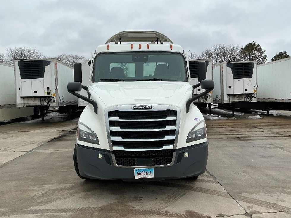 Day Cab Tractor-Heavy Duty Tractors-Freightliner-2020-T11664ST-Chicopee-MA-472,786\n\t\tmiles-$ 38,750 - Image 2
