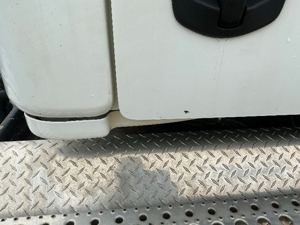 Day Cab Tractor-Heavy Duty Tractors-Freightliner-2020-T11664ST-Chicopee-MA-472,786\n\t\tmiles-$ 38,750 - Image 20